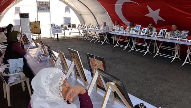 Evlat nöbetindeki anne: İki evlat acısı çekiyorum, oğlumu bana versinler