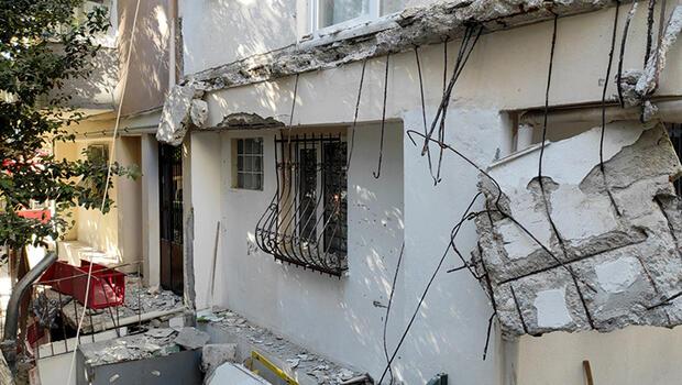 Kadıköy'de bir binanın iki balkonu yıkıldı