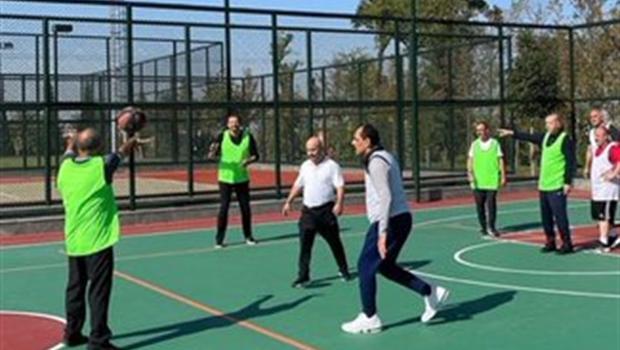 Cumhurbaşkanı Erdoğan’dan danışmanları ve bakanlar ile basketbol maçı