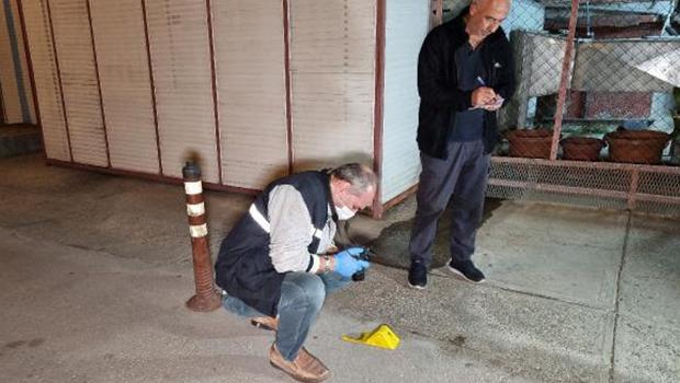 Bekçilerden kaçmaya çalışırken tabancası ateş alan şüpheli, kendini vurdu