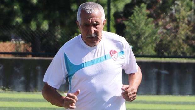 72 yaşındaki amatör futbolcu Şerif Kunt yeni sezonu bekliyor