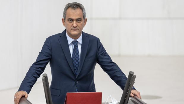 Bakan Özer, TBMM Genel Kurulu'nda yemin etti