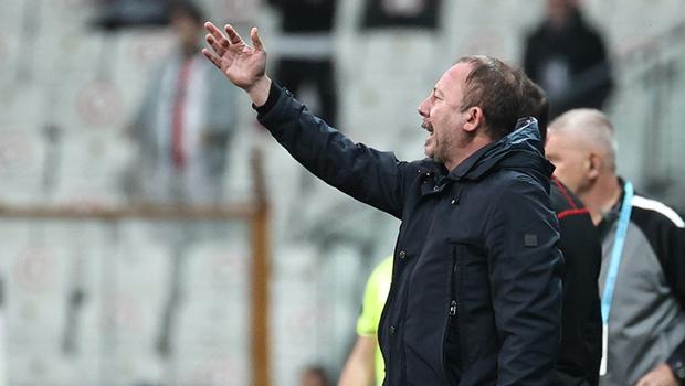 Beşiktaş'ta Sergen Yalçın'dan kırmızı kart açıklaması! "Hakaret etmedim ama kart doğruydu"