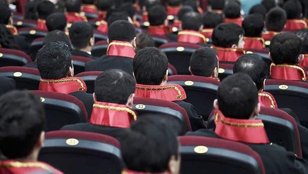 Son dakika... HSK, 13 hakim ve savcıyı FETÖ irtibatı nedeniyle meslekten ihraç etti