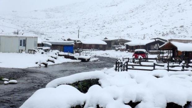 Doğu Karadeniz yaylaları beyaza büründü