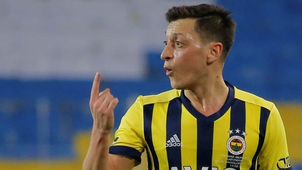 Mesut Özil'den İngiltere'de Güney Asyalılar için futbol okulu