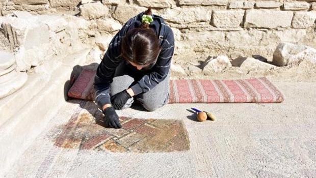 Tam 1600 yıllık! Mozaikler gün yüzüne çıkarılıyor