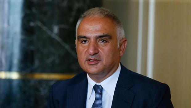 Kültür ve Turizm Bakanı Mehmet Nuri Ersoy, 16. Contemporary Istanbul'u ziyaret etti