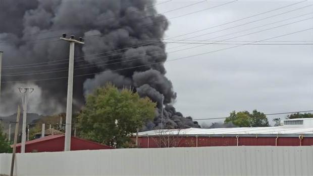 Son dakika... Kocaeli'de raf fabrikasında yangın
