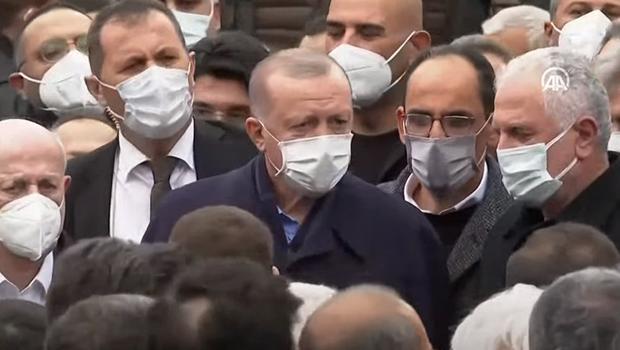 Cumhurbaşkanı Erdoğan İstanbul'da iş insanı Ahmet Gür'ün cenazesine katıldı thumbnail