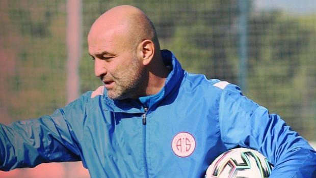 Nuri Şahinin ekibine eski Fenerbahçeli