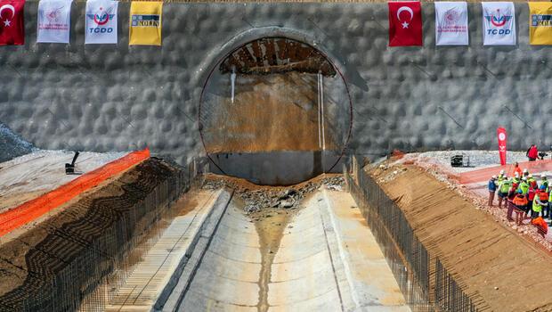 Türkiyenin en geniş TBM tünelinde ışık göründü