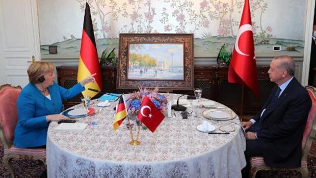 Cumhurbaşkanı Erdoğan'dan Merkel'e Ortaköy tablosu