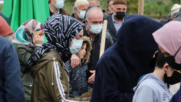 İki kardeş 15 dakika arayla koronavirüsten hayatını kaybetti