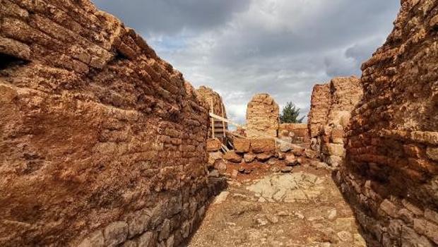 Kurul Kalesi'ndeki kazıda yeni giriş kapısı bulundu
