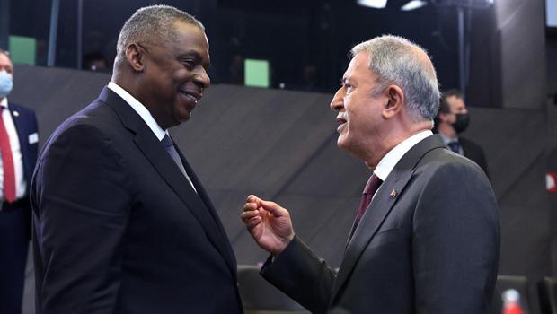 Bakan Akar, NATO Karargâhında ikinci gün oturumlarına katıldı