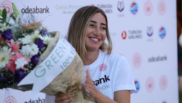 Dünya rekoru kıran milli sporcu Şahika Ercümen için tören düzenlendi