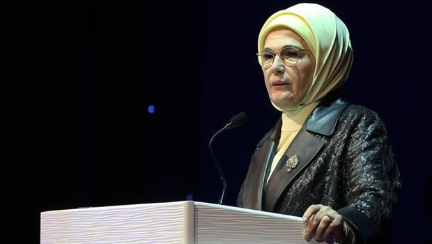 Emine Erdoğan'dan atık toplayıcılarına destek