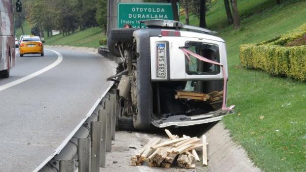 TEM'de feci kaza! Bariyerlere çarptı, metrelerce sürüklendi