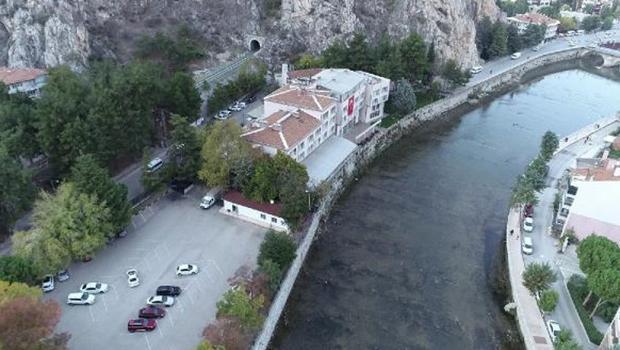 Nehir manzaralı otel, kız öğrencilere yurt oldu