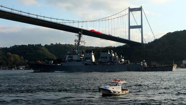 ABD savaş gemisi İstanbul Boğazı'ndan geçti