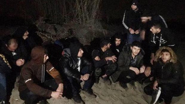 Manavgat'ta 15 kaçak göçmen sazlıkta yakalandı
