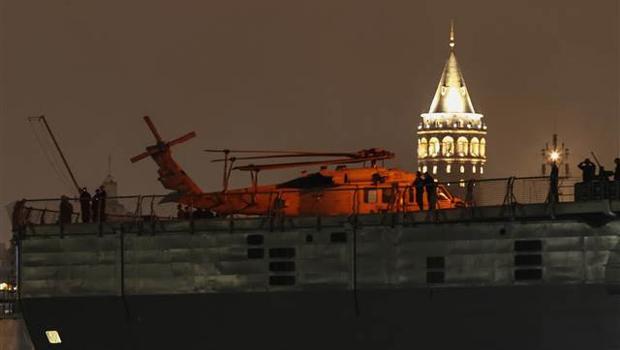 ABD savaş gemisi Sarayburnu'nda demirledi