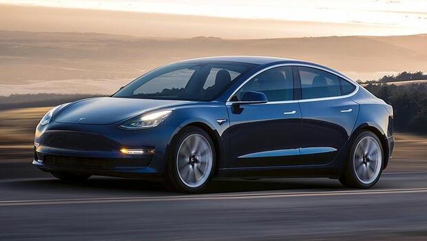 Tesla 12 bin aracını geri çağırıyor