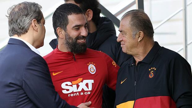 Son Dakika: Galatasaray antrenmanında dikkat çeken kare! Burak Elmas, Fatih Terim ve Arda Turan...