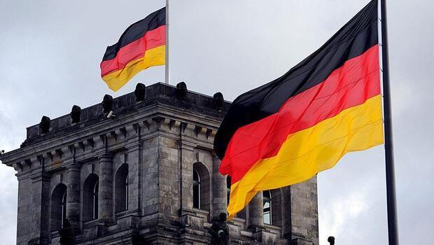 Alman imalat sanayisi ivme kaybetmeye devam ediyor