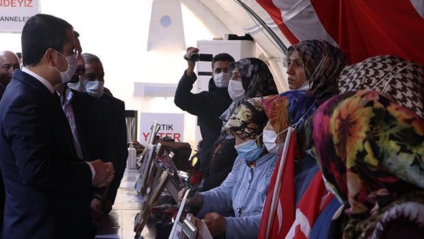 Diyarbakır'da evlat nöbetindeki ailelere ziyaret