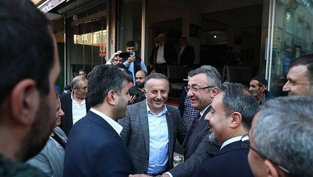 AK Parti ve CHP'li isimlerden renkli görüntüler: Esnaf ziyaretinde karşılaştılar