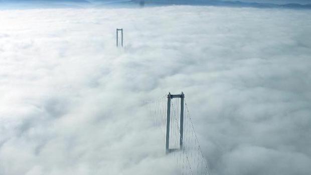 Osmangazi Köprüsü siste kayboldu! Havadan görüntülendi