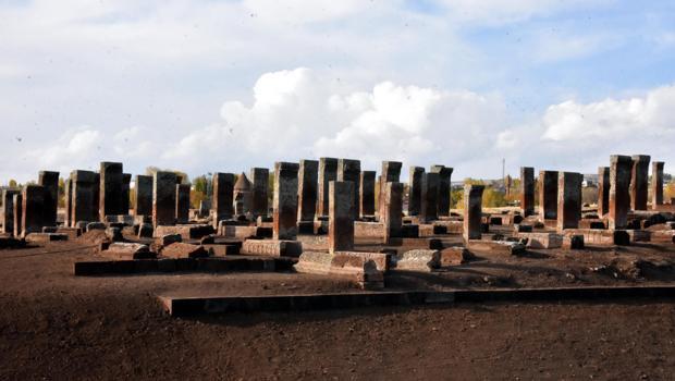 Selçuklu Mezarlığı'ndaki kazı çalışmalarında 30'a yakın çocuk mezarı bulundu