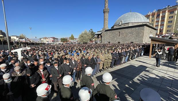 Erzurum'da şehit uzman çavuş son yolculuğuna uğurlandı