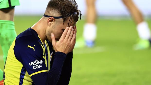 Son Dakika: Kadıköy'de dikkat çeken an! Penaltı öncesi ve sonrasında Mert Hakan - Mesut Özil - İrfan Can üçlüsü...