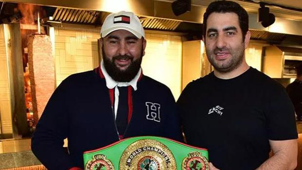 Serdar Avcı, Mike Tyson'ı nakavt eden Danny Williams ile unvan maçında