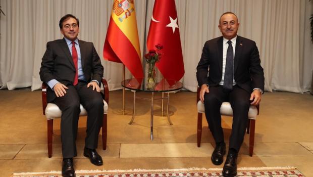 Dışişleri Bakanı Çavuşoğlu, İspanyol mevkidaşı Albares ile görüştü