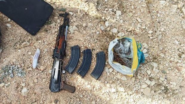 Gaziantep'te gömülü valizde silah ve bomba yapımında kullanılan kapsül ele geçirildi