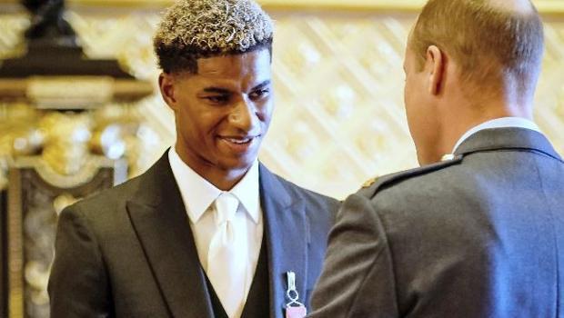 Marcus Rashford'a kraliyet nişanı verildi