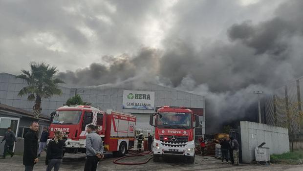 Son dakika: Kocaeli'de geri dönüşüm fabrikasında yangın!
