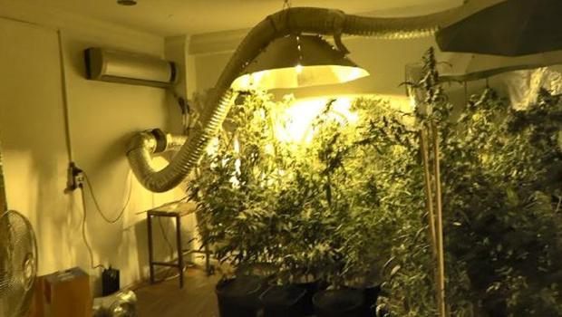 Eyüpsultan'da depoya baskın! 3 kişi gözaltına alındı