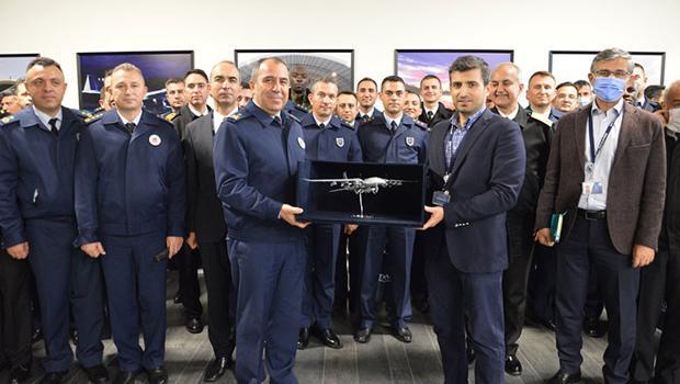 Selçuk Bayraktar, Deniz ve Hava Harp Enstitüsü kursiyer ve öğrenci subaylarıyla buluştu