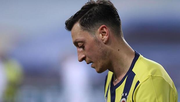 Son Dakika: Fenerbahçe'de Mesut Özil kanatlarda olmadı!