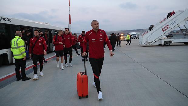 A Milli Futbol Takımı, Karadağ'a geldi