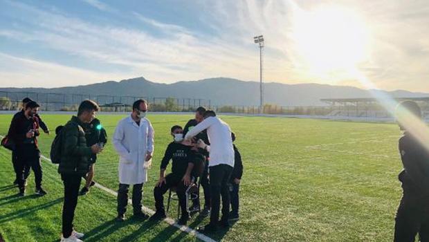 Diyarbakır'da futbolculara sahada aşı