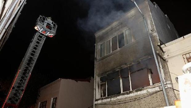 Fatih'te yangında can pazarı! Ekipler seferber oldu