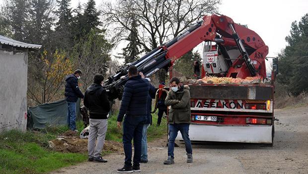 Tekirdağ'da direkleri yenileyen işçilerin üzerine elektrik teli düştü