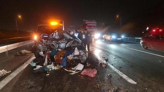 Kocaeli'de korkunç kaza! Kamyon, otomobili hurdaya çevirdi