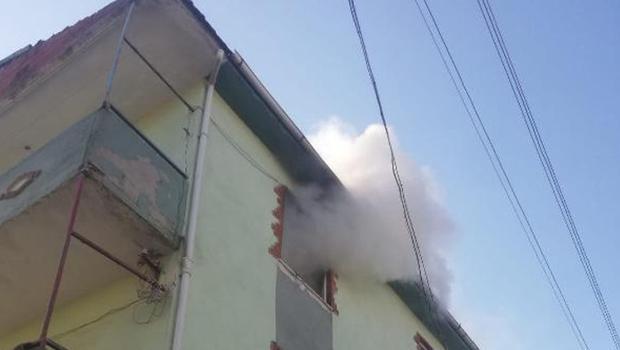 Şizofreni hastası benzin döküp evi yaktı